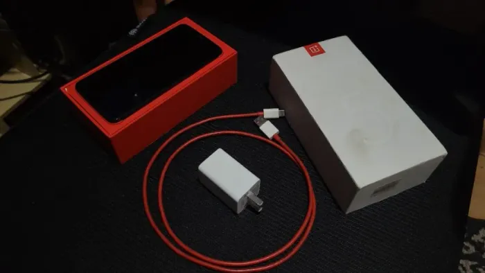 OnePlus 5T (128GB / 8GB RAM)com caixa