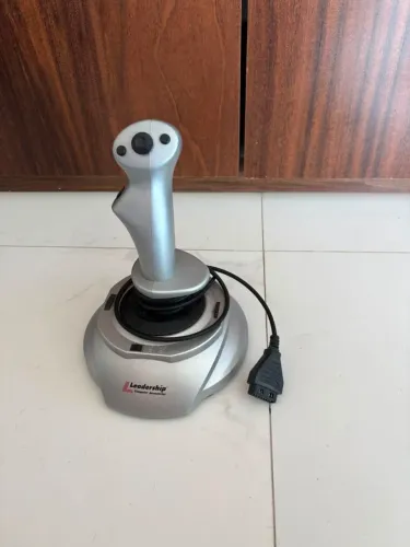 Manche (controle) para jogos de avião ou helicóptero.