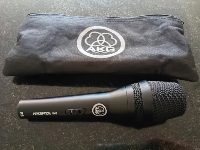 Microfone de mão AKG Perception 120