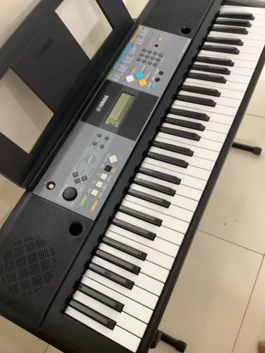 Teclado Yamaha PSR E233