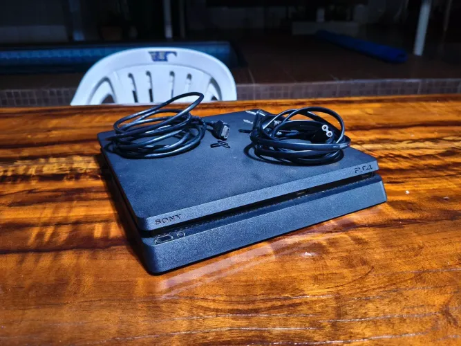 PS4 Slim 1TB<br><br>+ 1 Controle (Com Caixa<br><br>Original)