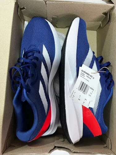 Tênis adidas Duramo RC na etiqueta