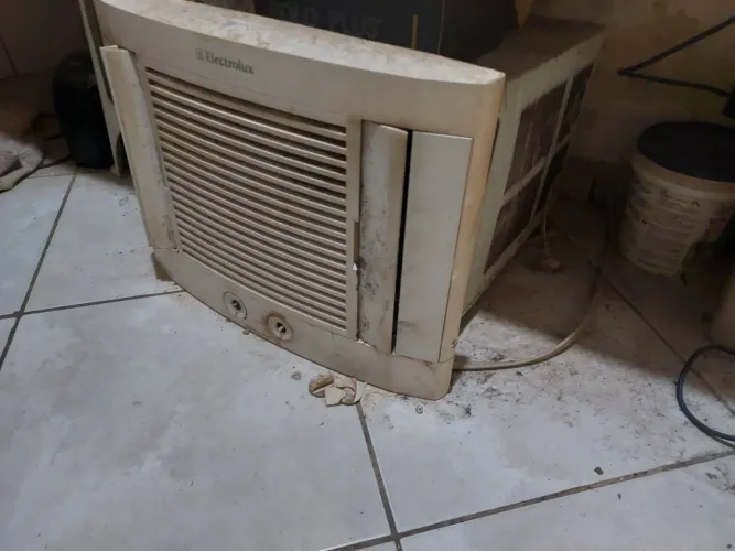 Vendo um ar condicionado de janela 10 mil btus