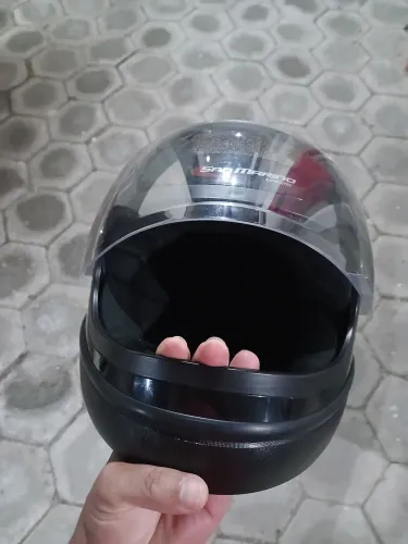 Capacete praticamente Zero