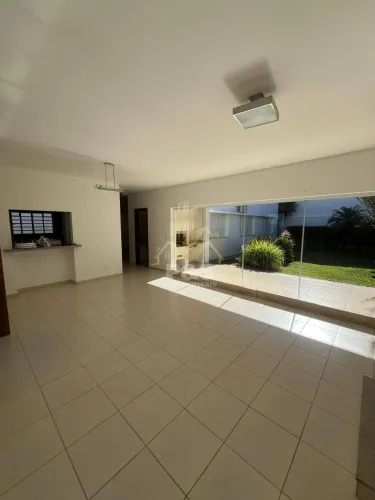 Excelente casa à venda no Bairro Recanto Azul em Botucatu-SP