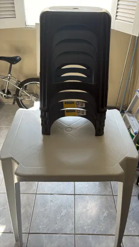 Conjunto de mesa com banco de plástico