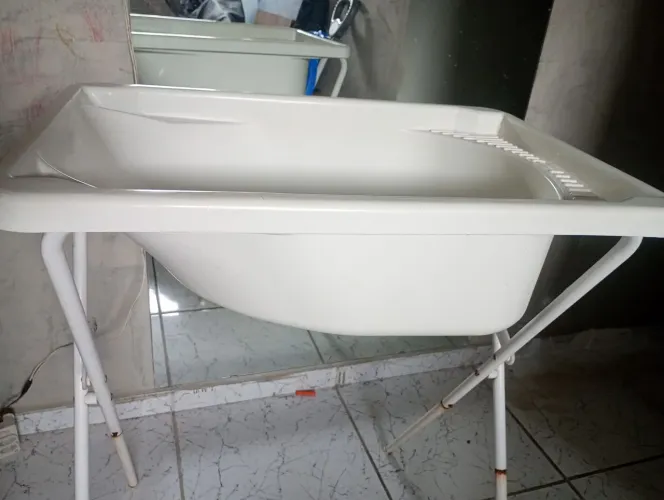 Vendendo banheira com suporte