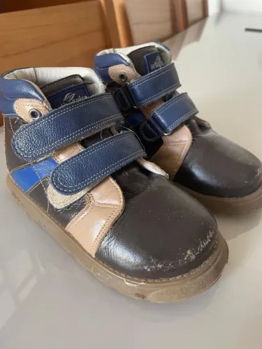 Bota ortopédica infantil