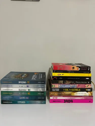 Livros: 1984, Percy jackson, estilhaça-me, crepúsculo e outros
