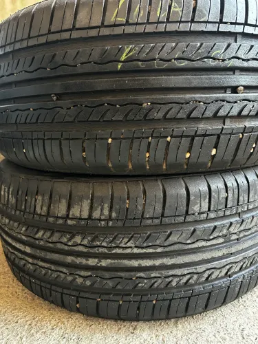 Vendo 2 pneus 225/45/17