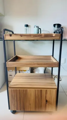 Mesa auxiliar de madeira