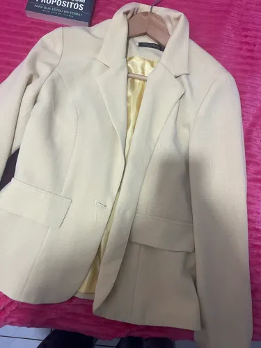 Blazer feminino Angel City amarelo claro