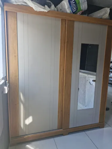 Vende-se guarda roupa em mim,em perfeito estado de conservação