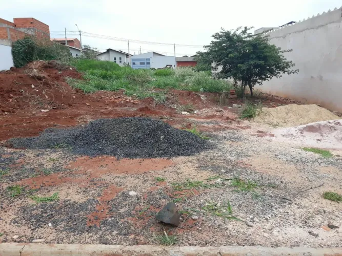 VENDE-SE TERRENO - ÓTIMA LOCALIZAÇÃO
