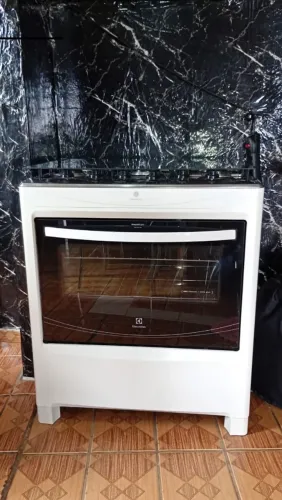 Vendo esse lindo fogão Electrolux 6 bocas ,bloqueador de gaz ,vidro temperado