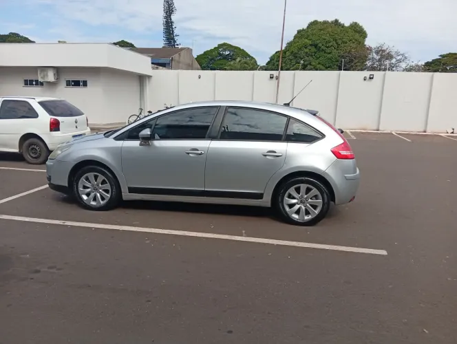 Citroen C4 GLX 2.0 Flex 16V 5P Aut. 2011