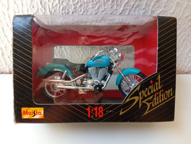 Miniatura Moto Honda Shadow VT1100C2 Maisto 1/18 Na Caixa<br>