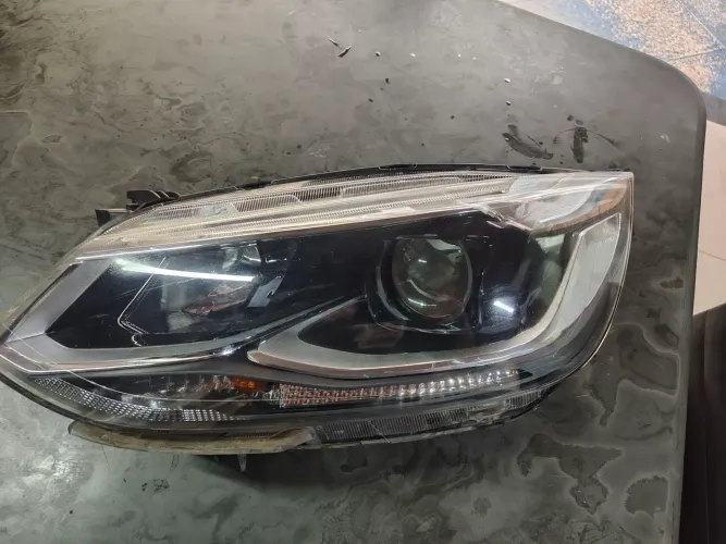 Farol Onix turbo original sem detalhes com as lâmpadas 