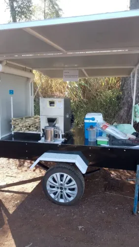 Vendo carretinha de caldo de cana  troca -se por um carro   OBS( LEI A DESCRIÇÃO)