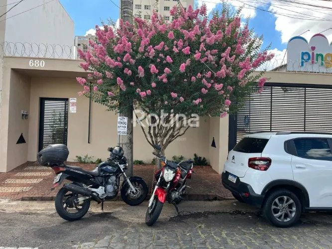 Casa Comercial para alugar, 2 quartos, Osvaldo Rezende - Uberlândia/MG - Rotina Imobiliári