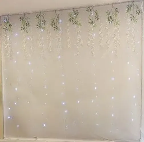 Desapegando itens de decoração - Suporte + cortina branca + cortina de led .