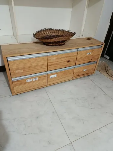 Rack em pinus com gavetas