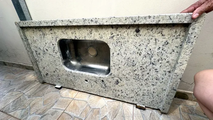 Bancada de pia em granito Branco Dallas 120x60 com cuba de inox