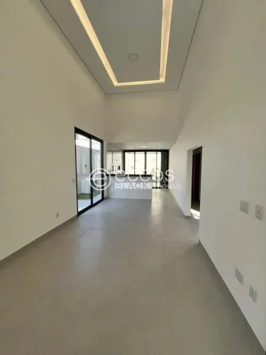 Casa em condomínio para aluguel, 3 quartos, 1 suíte, 2 vagas, Granja Marileusa - Uberlândi