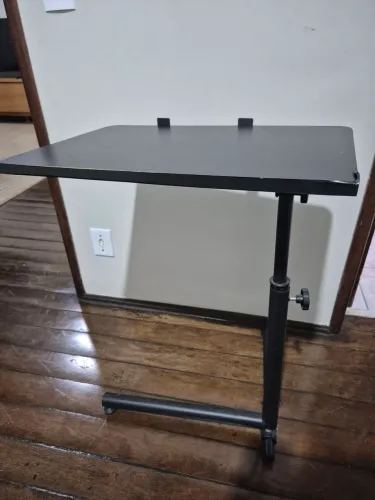 Mesa Ergonômica para Notebook regulagem de altura e giro