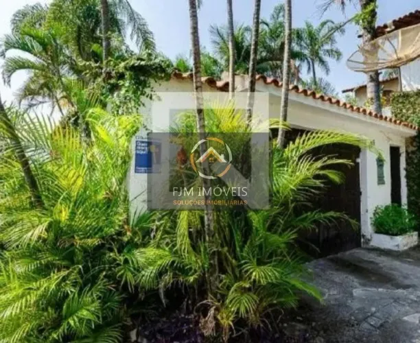 Casa em São Lourenço, Niterói: 4 Dormitórios por R$850.000