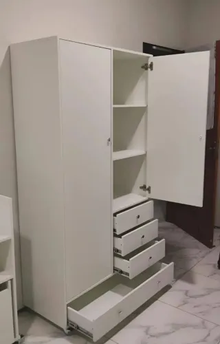 Guarda Roupas Compacto Com Rodízio 