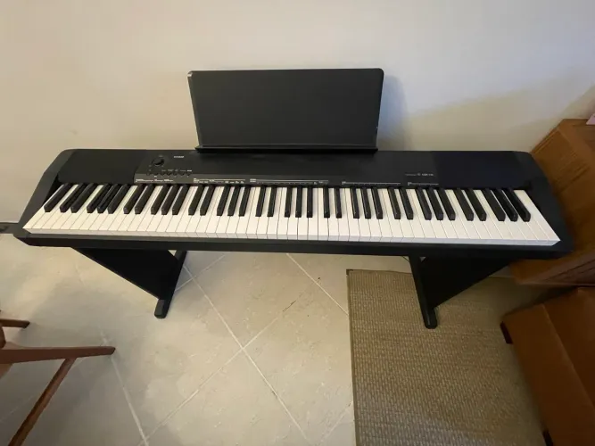 PIANO DIGITAL CASIO CDP-135 - VENDE-SE