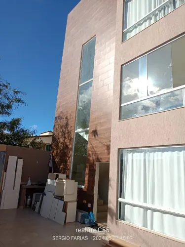 Vendo Predio inteiro não averbado com 03 apartamentos de 3/4 sendo uma suite e armários pl