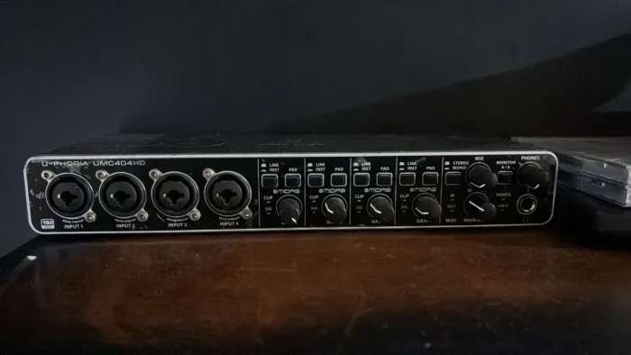 Interface de áudio Behringer U-Phoria UMC404HD 2ª geração
