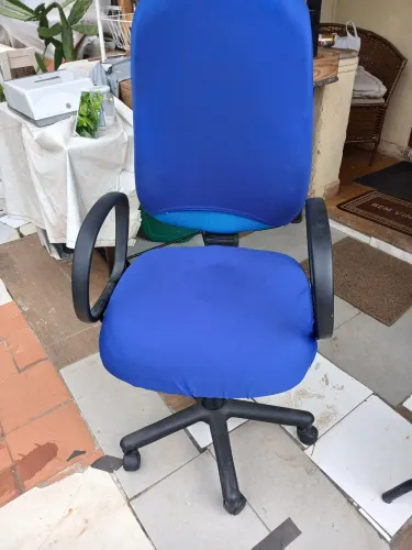 Cadeira giratória.