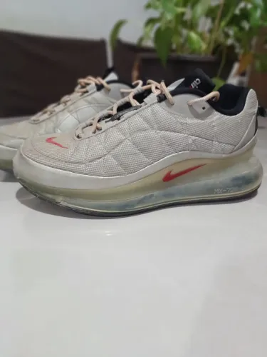Nike MX-720-818 inspirado em trajes espaciais