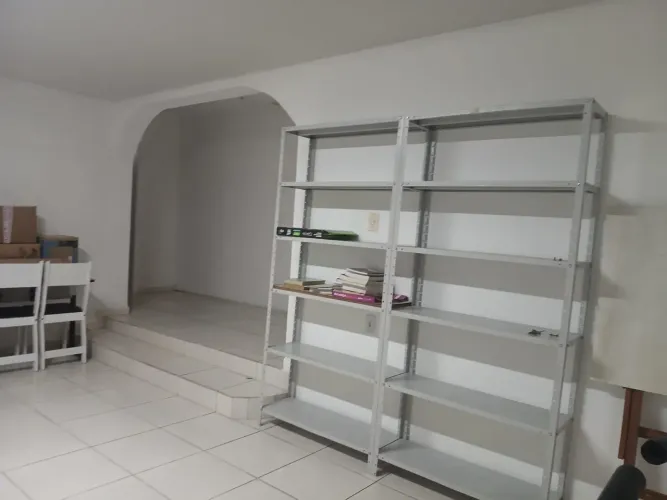 Estantes de aço