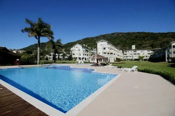 Duplex Exclusivo à Venda na Lagoa da Conceição | 120m² | Resort à Beira da Lagoa