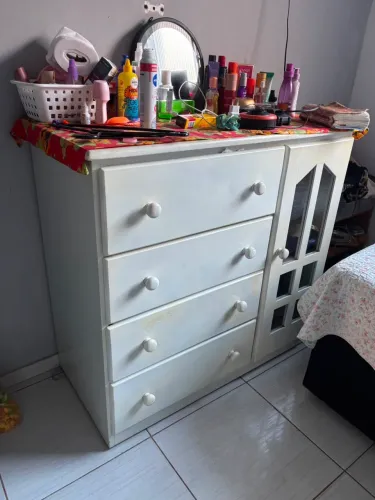 CÔMODA DE MADEIRA