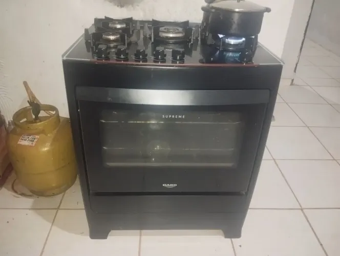 Vendo urgente esse fogão Dako 5 bocas acendimento automático funcionando perfeitamente