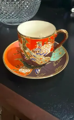 Xícara de cafe antiga porcelana Japonesa Satsuma Moriage em relevo