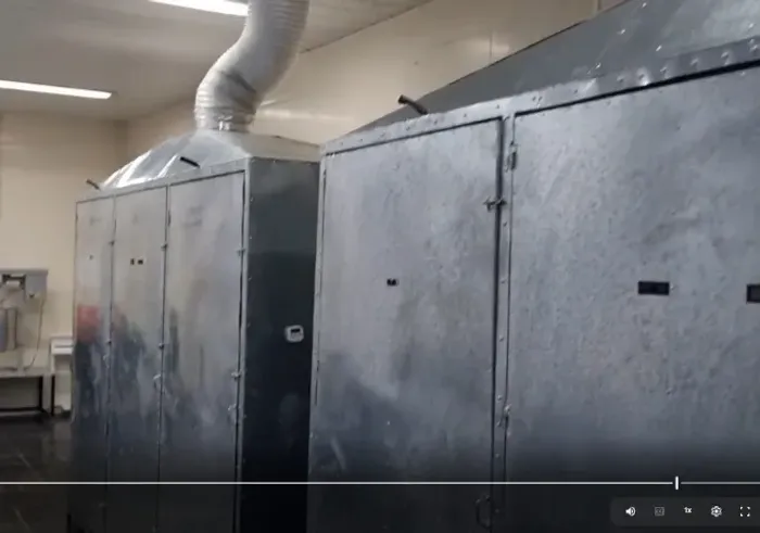 Desidratadora de 3 armarios com 66 bandejas - Possui 2 unidades