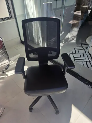 Cadeira de Escritório Presidente Plaxmetal