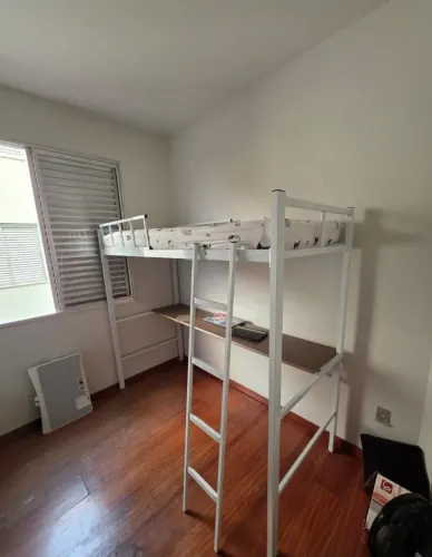 Cama suspensa com Escrivaninha