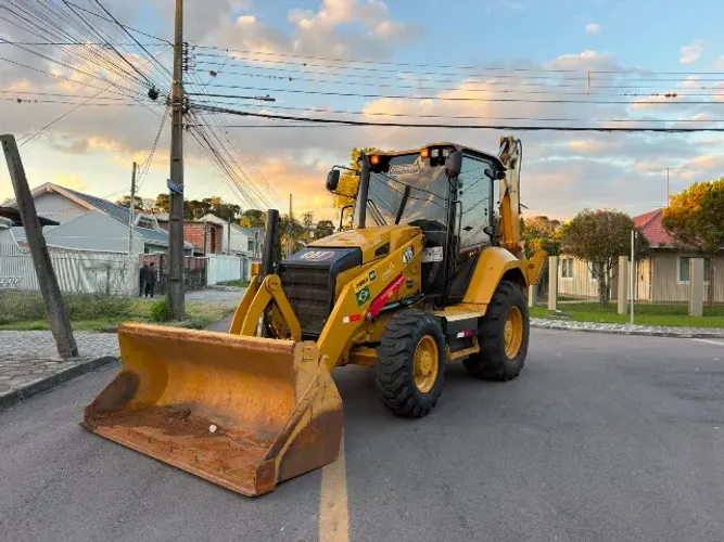 RETROESCAVADEIRA CATERPILLAR 416 2024