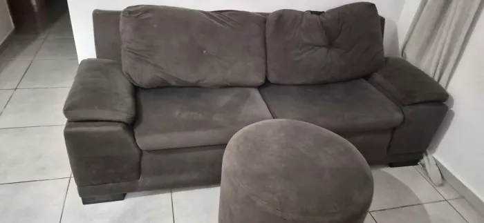 Vendo sofá e pufe