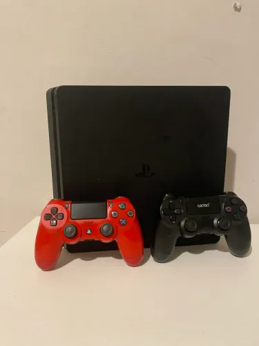 PLAYSTATION 4 SLIM 