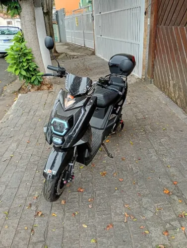 Scooter Elétrica Jet 1000W Preta (2026) - Apenas 140km, Estado de Zero! (Sem CNH) + Seguro