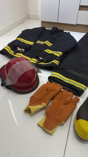 Roupa de combate a incêndio