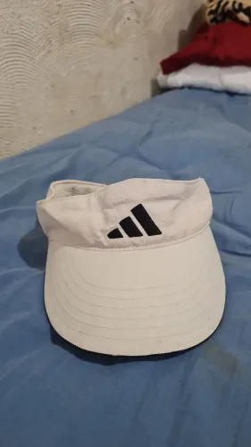 Boné Viseira adidas